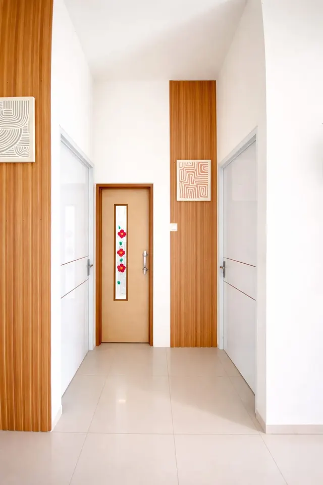 Akses pintu dua kamar tidur dan kamar mandi Pesona Amaryllis